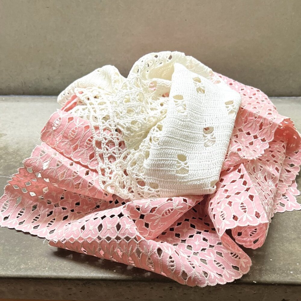 7 Count Vintage White & Pink Rectangular Eyelet Lace Doilies, Various Sizes - Picture 2 of 6